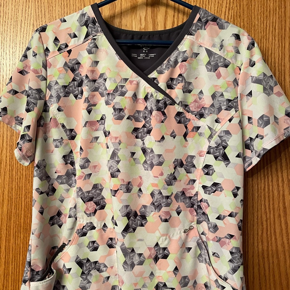Cherokee Infinity scrub top size large